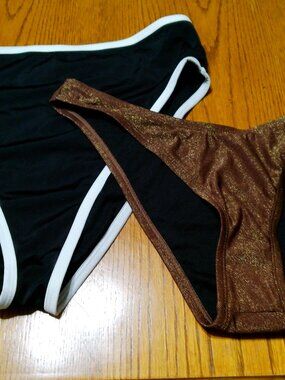 2 PC SWIM BOTTOMS SIZE LARGE NEW WITHOUT TAGS SHADE TO SHORE AND VYB